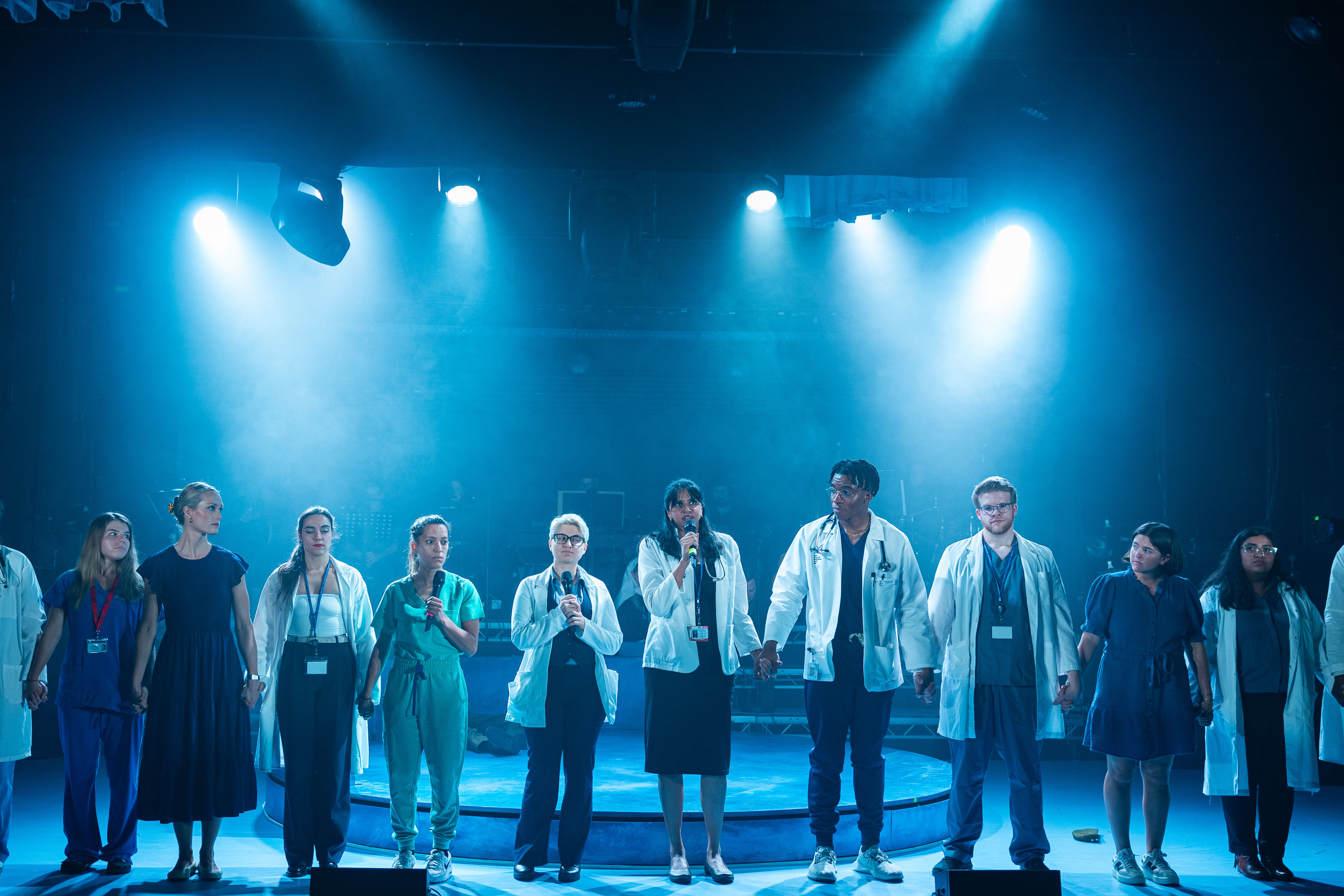 LIFELINE-Musical-chorus-of-